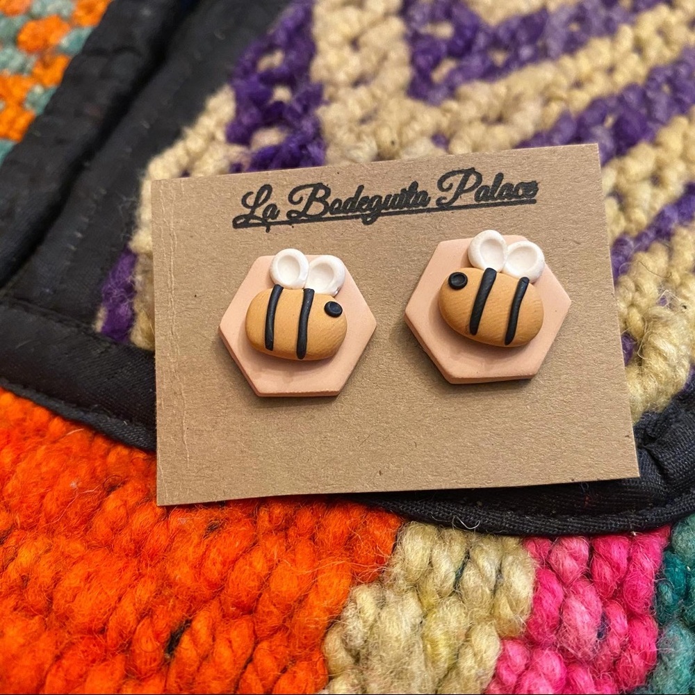 Bee studs - Picture 3 of 4
